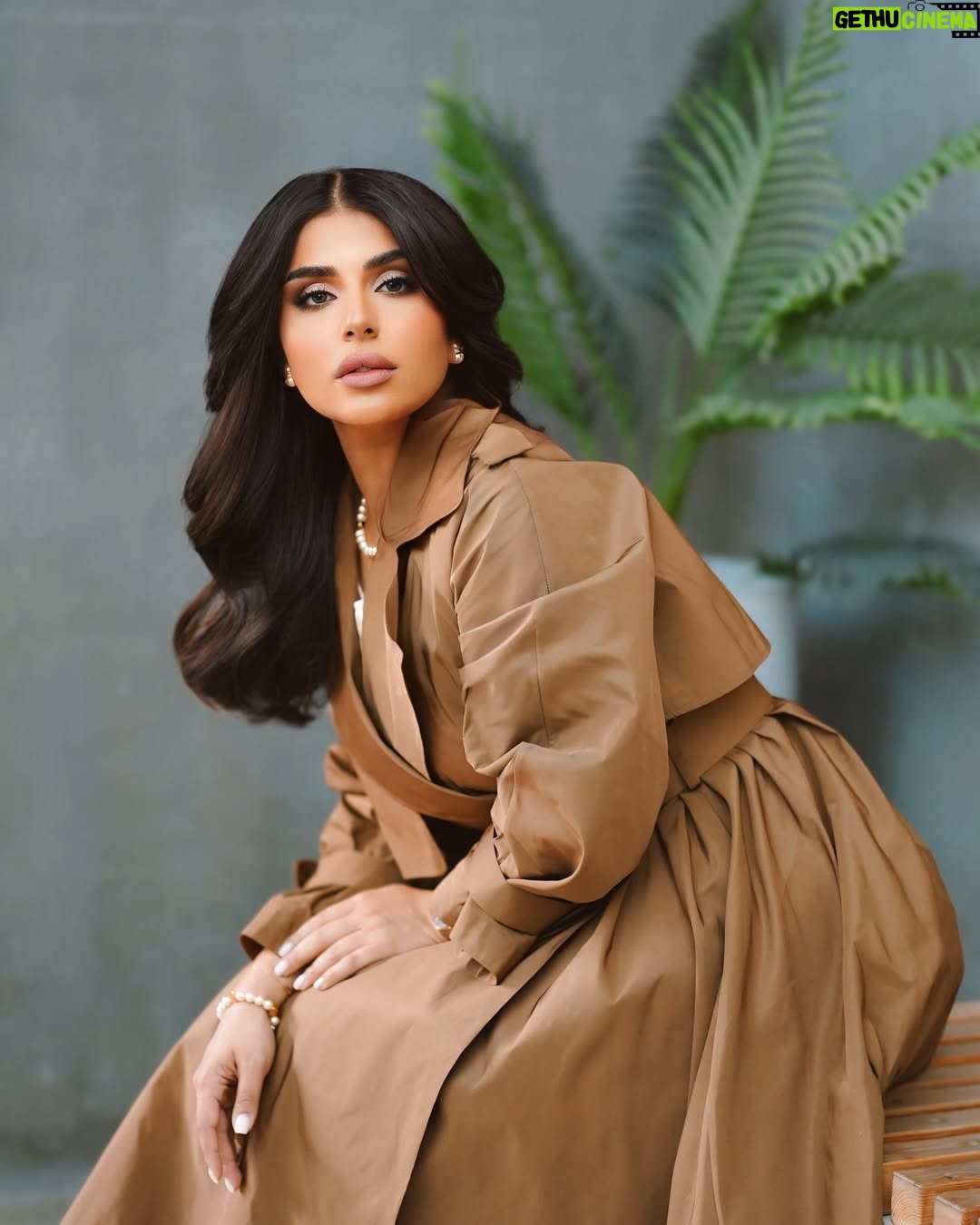 Shaymaa El Kuwaitia - 1.9K Likes - كما تدور عقارب الساعة حول جميع أرقامها تدور بنا الحياة حول جميع الظروف يجب علينا ان لا نيأس و نترقب الخير من ساعة إلى ساعة

Outfit : @carolinaherrera 
Makeup artist : @danaaljadi 
Hairstyle : @dana.artist.salon 
Stylist : @musaed.d 

لوك حلقة يوم الجمعة اللي فات في برنامج المسابقات ( ٢٠ ثانية ) على تلفزيون دولة الكويت 

#شيماء_سليمان #سبانيولي #ما_نسيتك  #بل_هذا_الحب #shaymaa_sulaiman #spanioly #اغاني #موسيقى #حفلات #اعراس #فن #music #songs #اسبانيا #Spain #flamengo #القادم_أجمل #برنامج_٢٠_ثانية