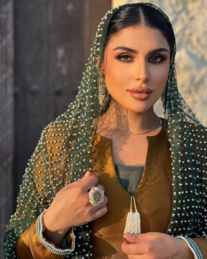 Shaymaa El Kuwaitia Instagram - مبارك عليكم الشهر و عساكم من عواده
أتمنى لكم شهر مليء بالطاعات البركات والسعادة. أعانكم الله على صيامه وقيامه ويحقق لكم أمانيكم في هذا الشهر المبارك.
رمضان كريم 🌙✨