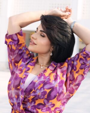 Shaymaa El Kuwaitia Instagram - إطلالتي في أول حلقة من برنامج ( ٢٠ ثانية )
اللي انعرض يوم الجمعة على شاشة تلفزيون دولة الكويت
Outfit : @carolinaherrera
Makeup artist : @lailamakeup
Hairstyle : @lpbkuwait
Stylist : @musaed.d
يمكن اول مره البس هالألوان
بس لأني أحب التغيير و أثق بذوق الستايلست المبدع مساعد الصقر
و اختياراته لي دائما ناجحة و موفقة
انتو شرايكم حبيتوا ال look ؟
#شيماء_سليمان #سبانيولي #ما_نسيتك #بل_هذا_الحب #shaymaa_sulaiman #spanioly #اغاني #موسيقى #حفلات #اعراس #فن #music #songs #اسبانيا #Spain #flamengo #القادم_أجمل