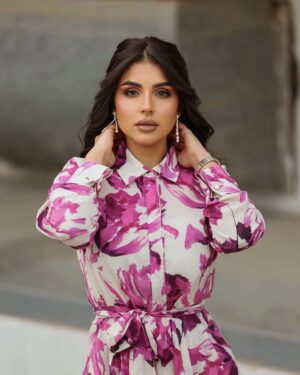 Shaymaa El Kuwaitia Instagram - Outfit : @carolinaherrera
Makeup artist : @danaaljadi
Hairstyle : @dana.artist.salon
Stylist : @musaed.d
لوك حلقة يوم الجمعة اللي فات في برنامج المسابقات ( ٢٠ ثانية ) على تلفزيون دولة الكويت
#شيماء_سليمان #سبانيولي #ما_نسيتك #بل_هذا_الحب #shaymaa_sulaiman #spanioly #اغاني #موسيقى #حفلات #اعراس #فن #music #songs #اسبانيا #Spain #flamengo #القادم_أجمل #برنامج_٢٠_ثانية