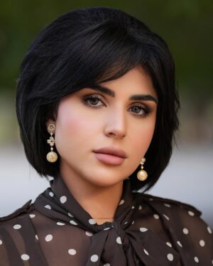 Shaymaa El Kuwaitia Instagram - لا تكون قاسي على نفسك كون لطيف محب لنفسك و لو حتى انجزت ابسط الاهداف امدح نفسك و كون فخور بإنجازك و محاولاتك 🕊️
Outfit : @carolinaherrera
Makeup artist : @lailamakeup
Hairstyle : @lpbkuwait
Stylist : @musaed.d
لوك حلقة يوم الجمعة اللي فات في برنامج المسابقات ( ٢٠ ثانية ) على تلفزيون دولة الكويت
#شيماء_سليمان #سبانيولي #ما_نسيتك #بل_هذا_الحب #shaymaa_sulaiman #spanioly #اغاني #موسيقى #حفلات #اعراس #فن #music #songs #اسبانيا #Spain #flamengo #القادم_أجمل #برنامج_٢٠_ثانية