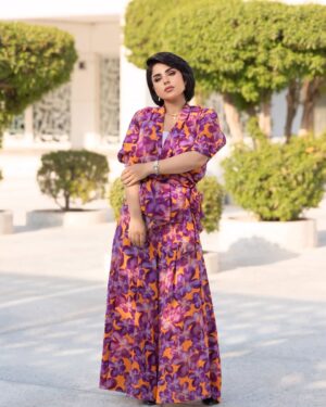 Shaymaa El Kuwaitia Instagram - إطلالتي في أول حلقة من برنامج ( ٢٠ ثانية )
اللي انعرض يوم الجمعة على شاشة تلفزيون دولة الكويت
Outfit : @carolinaherrera
Makeup artist : @lailamakeup
Hairstyle : @lpbkuwait
Stylist : @musaed.d
يمكن اول مره البس هالألوان
بس لأني أحب التغيير و أثق بذوق الستايلست المبدع مساعد الصقر
و اختياراته لي دائما ناجحة و موفقة
انتو شرايكم حبيتوا ال look ؟
#شيماء_سليمان #سبانيولي #ما_نسيتك #بل_هذا_الحب #shaymaa_sulaiman #spanioly #اغاني #موسيقى #حفلات #اعراس #فن #music #songs #اسبانيا #Spain #flamengo #القادم_أجمل