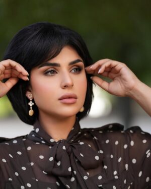 Shaymaa El Kuwaitia Instagram - لا تكون قاسي على نفسك كون لطيف محب لنفسك و لو حتى انجزت ابسط الاهداف امدح نفسك و كون فخور بإنجازك و محاولاتك 🕊️
Outfit : @carolinaherrera
Makeup artist : @lailamakeup
Hairstyle : @lpbkuwait
Stylist : @musaed.d
لوك حلقة يوم الجمعة اللي فات في برنامج المسابقات ( ٢٠ ثانية ) على تلفزيون دولة الكويت
#شيماء_سليمان #سبانيولي #ما_نسيتك #بل_هذا_الحب #shaymaa_sulaiman #spanioly #اغاني #موسيقى #حفلات #اعراس #فن #music #songs #اسبانيا #Spain #flamengo #القادم_أجمل #برنامج_٢٠_ثانية