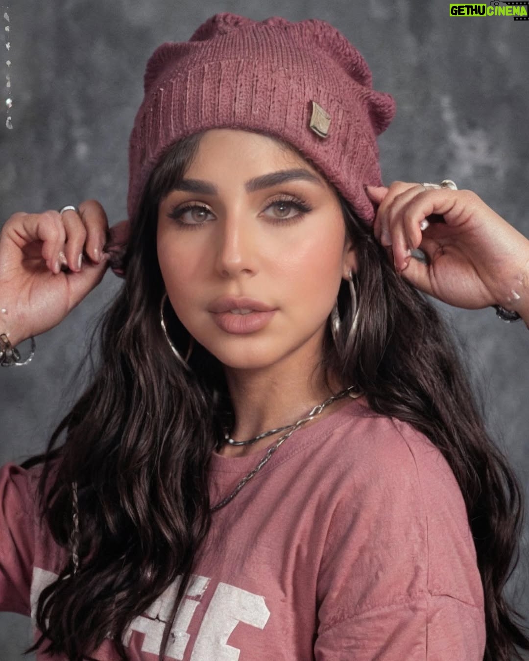 Shaymaa El Kuwaitia - 3.4K Likes - 90s yearbook 

بوست من بعد شهر مع الهبه عاد صج بالتسعينات جم كانت اعماركم 🤣 نص اللي منزلين نفس هالبوست مواليد التسعينات خل اشوف انتو اي مواليد !!