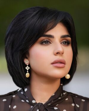 Shaymaa El Kuwaitia Instagram - لا تكون قاسي على نفسك كون لطيف محب لنفسك و لو حتى انجزت ابسط الاهداف امدح نفسك و كون فخور بإنجازك و محاولاتك 🕊️
Outfit : @carolinaherrera
Makeup artist : @lailamakeup
Hairstyle : @lpbkuwait
Stylist : @musaed.d
لوك حلقة يوم الجمعة اللي فات في برنامج المسابقات ( ٢٠ ثانية ) على تلفزيون دولة الكويت
#شيماء_سليمان #سبانيولي #ما_نسيتك #بل_هذا_الحب #shaymaa_sulaiman #spanioly #اغاني #موسيقى #حفلات #اعراس #فن #music #songs #اسبانيا #Spain #flamengo #القادم_أجمل #برنامج_٢٠_ثانية