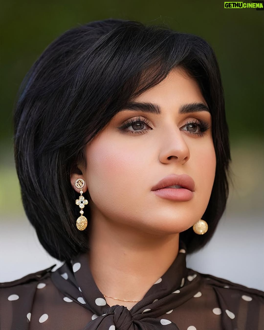 Shaymaa El Kuwaitia - 2.7K Likes - لا تكون قاسي على نفسك كون لطيف محب لنفسك و لو حتى انجزت ابسط الاهداف امدح نفسك و كون فخور بإنجازك و محاولاتك 🕊️

Outfit : @carolinaherrera 
Makeup artist : @lailamakeup 
Hairstyle : @lpbkuwait 
Stylist : @musaed.d 

لوك حلقة يوم الجمعة اللي فات في برنامج المسابقات ( ٢٠ ثانية ) على تلفزيون دولة الكويت 

#شيماء_سليمان #سبانيولي #ما_نسيتك  #بل_هذا_الحب #shaymaa_sulaiman #spanioly #اغاني #موسيقى #حفلات #اعراس #فن #music #songs #اسبانيا #Spain #flamengo #القادم_أجمل #برنامج_٢٠_ثانية