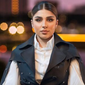 Shaymaa El Kuwaitia Instagram - يقاس رقي الانسان بتقلص مساحات الفضول لديه حول خصوصيات الآخرين و تفاصيل حياتهم بتجنبه عن حشر ذاته فيما لا علاقة له به من شؤون غيره فلا يصب اهتمامه على ما لا يعنيها يهتم للقيل و القال وكثرة التطفل و السؤال ..
لما تشوفون نضرتي نفس اللي بالصورة يعني الموضوع ما يهمني صج حلو ان كل شخص يكون عليه من حياته و نفسه بسكم من القيل و القال خصوصًا ان احنا بشهر فضيل اتعجب من بعض الحسابات اللي تحب تثير الجدل و بالاصح تنتقد و تفضح فلان و علان بما انكم متابعين من قبل عدد كبير من البشر نشروا اشياء تفيد الناس و تزيد من اعمالهم في الشهر الفضيل #لنرتقي