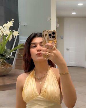Sheetal Musterya Instagram - Reminder: Don’t forget to sunscreen up before you step out! 🧴💛