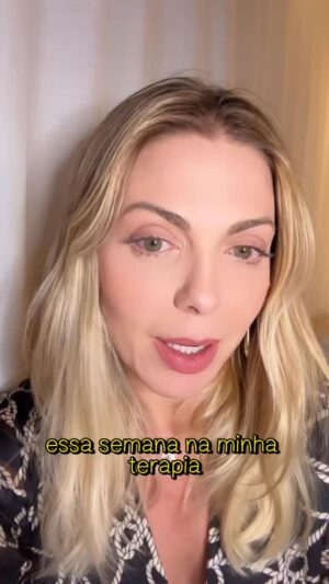 Sheila Mello Instagram - Nem tudo que nĆ£o virou resultadoā¦
virou fracasso.
Ćs vezes, virou raiz.
E vocĆŖ? Consegue reconhecer o que tĆ” criando raiz aĆ dentro?