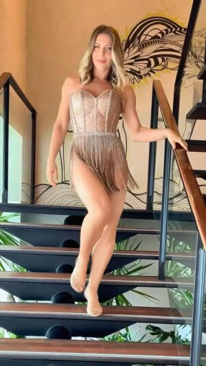Sheila Mello Instagram - Dancei, brinquei, aproveitei cada momento! āØš O brilho ficou por conta desse look que amei da Boho AteliĆŖ.
#bohoateie #CarnavalBemVivido