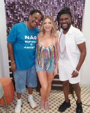 Sheila Mello Instagram - Ta no ar o programa especial de 40 anos do axĆ© no @caldeiraocommion! š¤āØ
Um dia incrĆvel para ficar no coração.
TĆ” acompanhando?