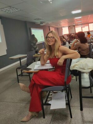 Sheila Mello Instagram - Sumida?
NĆ£o, gente⦠só estou vivendo meu relacionamento sĆ©rio com a faculdade de Psicologia šš
š @fmu_oficial