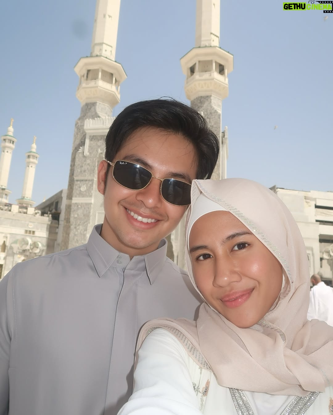 Shenina Cinnamon - 1.8 Million Likes - عِيد مُبَارَك
Alhamdulillah tahun ini bisa lebaran di tanah suci dan melaksanakan umroh, bismillah semoga secepatnya bisa kembali lagi🤍 
Minal Aidin Wal Faidzin. Mohon Maaf Lahir dan Batin 🙏🏽