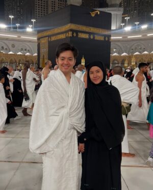 Shenina Cinnamon Instagram - عِيد مُبَارَك
Alhamdulillah tahun ini bisa lebaran di tanah suci dan melaksanakan umroh, bismillah semoga secepatnya bisa kembali lagi🤍 
Minal Aidin Wal Faidzin. Mohon Maaf Lahir dan Batin 🙏🏽