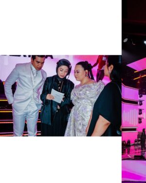 Sherry Alhadad Instagram - Raise The Star Malaysia The Grand Encore ✨
@abidinkhairul
@syedfaizalsyednoh
@yusofruzaimi
@ryanmohamad
Sherry Alhadad in @teruntumputih @ridzuanaliass
“Shoutout to my fabulous glam team for 8 weeks of fun, spice, and magic!” (You know who you are 💜💜💜)