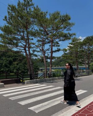 Sherry Alhadad Instagram - J U N E in Gangwon, South Korea 🩵
1. Pyeongchang MONA YongPyeong
2. Hani Lavender Farm, Goseong
3. Riverain Cafe, Chuncheon
4. Wonju Sageumsan Suspension Bridge
5. Samyang Round Hill Ranch
6. Oak Valley Resort, Wanju
7. Mount Seorak
#VisitGangwonYear #gangwontour #FlyAirAsia @visitgangwon_en @gogogangwon @kto_malaysia @flyairasia