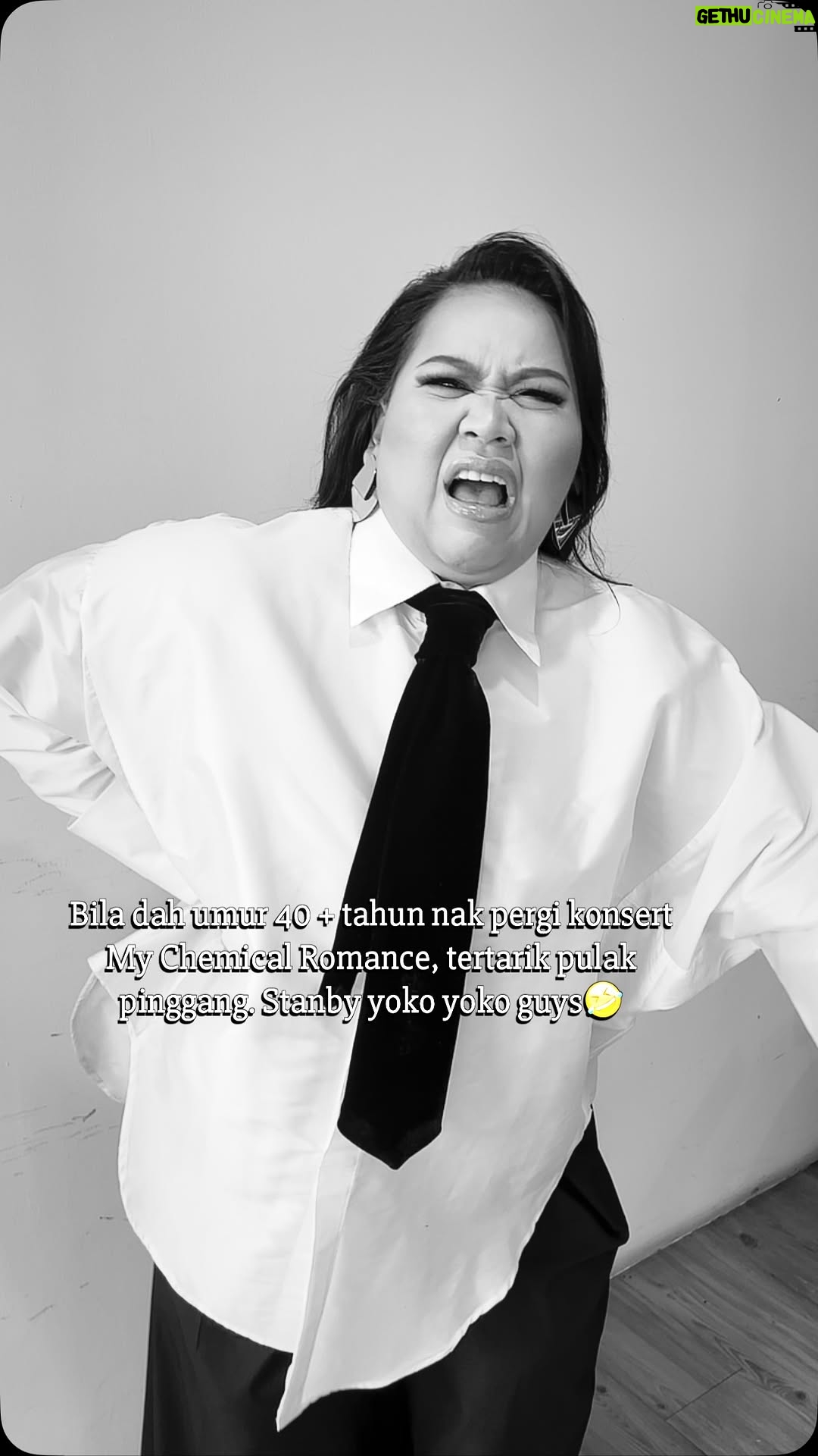 Sherry Alhadad - 3.1K Likes - Lepas dgr lagu ni terus rasa nak gi lepak Times Square bawa payung 🌂 
#mychemicalromanceinkualalumpur