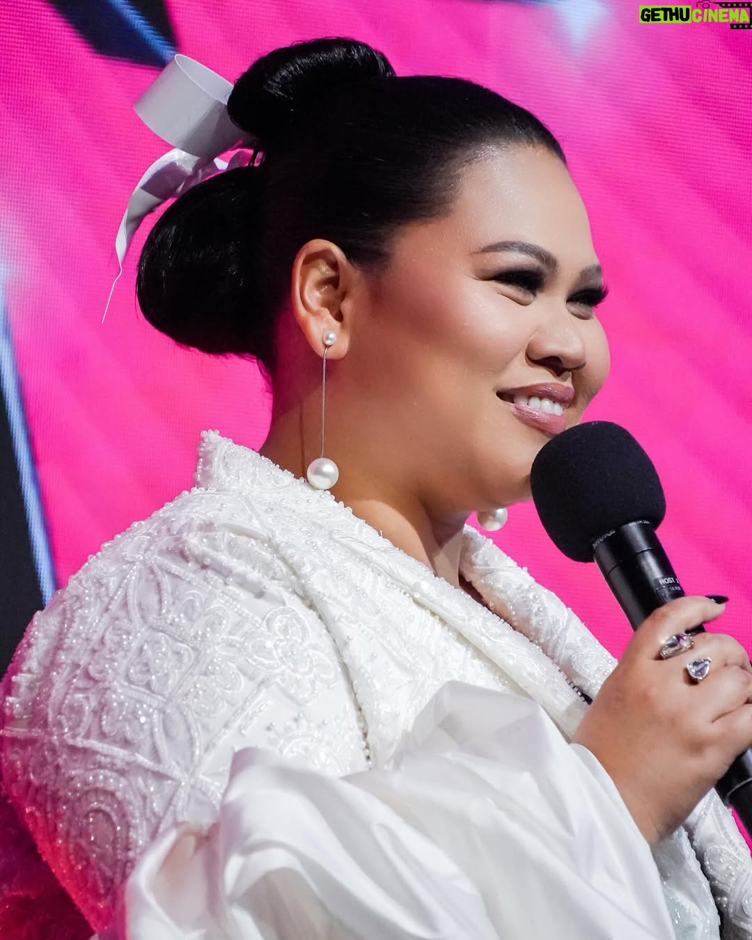 Sherry Alhadad - 812 Likes - RTS W6 🎤 #raisethestarmalaysia 
Glamtheme #kepukkepukmenarik Sherry In @mode.miroljonit 
.
@abidinkhairul 
🎀 @artedenarmi 
@arymuzamer 
@hamidijamili 
@ryanmohamad