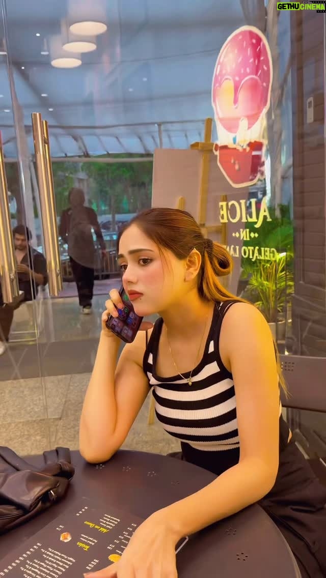 Shiba Khan - 127.5K Likes - Ye Kaha reh gya yaar
:
:
: #comedy #funnyvideos #explorepage #foryoupage #shibakhan #viralvideos #featurethis 
: