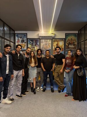 Shiba Khan Instagram - Sir it was a great honor to be invited to your office. We are truly grateful to you for graciously sparing your valuable time for us . Your words and presence were truly inspiring, and we deeply appreciate this privilege.
With utmost respect and gratitude,
Thank you so much ❤️
.
#explore #bollywood #instagram