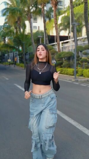Shiba Khan Instagram - Gane mere hi tu gavenga🎧🎼
:
:
: shoot by:- @nishantshegaonkar
:
:
: #foryoupage #explorepage #featurethis #viralvideos #shibakhan