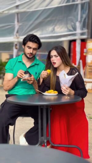 Shiba Khan Instagram - Boyfriend ki majburi🤣
:
:
: #comedy #funnyreel #foryoupage #explorepage #viralvideos #shibakhan
: