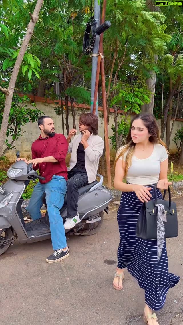 Shiba Khan - 1.6 Million Likes - Ky chor banega re tu🤣 
:
:
: #comedy  #explorepage  #foryoupage  #funnyreel #viralvideos #shibakhan