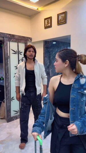 Shiba Khan Instagram - Ab thik hai😅
:
:
#comedy #funnyreels #explorepage #foryoupage #shibakhan #mujassimkhan