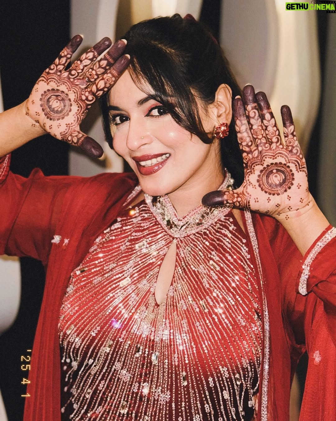 Shifu Memon - 55.2K Likes - Served Iftaar- Now Serving Looks..🍒👠🪞
.
Outfit From- @mahamspret ❤️
.
#shifuains #eidmubarak #2025 
#foryou #eidoutfit #explorepage✨ #explore #bekind #instagrowth