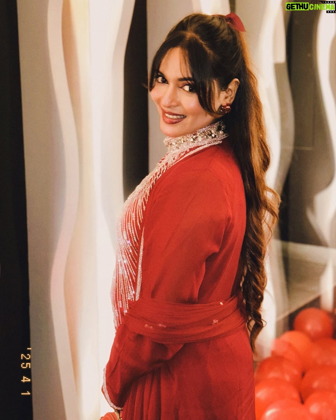 Shifu Memon - 55.2K Likes - Served Iftaar- Now Serving Looks..🍒👠🪞
.
Outfit From- @mahamspret ❤️
.
#shifuains #eidmubarak #2025 
#foryou #eidoutfit #explorepage✨ #explore #bekind #instagrowth