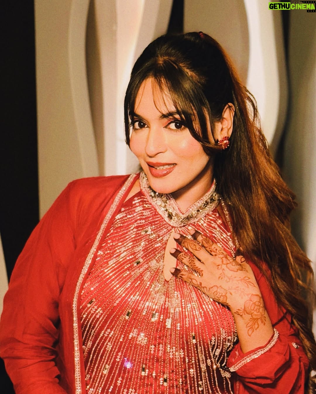 Shifu Memon - 55.2K Likes - Served Iftaar- Now Serving Looks..🍒👠🪞
.
Outfit From- @mahamspret ❤️
.
#shifuains #eidmubarak #2025 
#foryou #eidoutfit #explorepage✨ #explore #bekind #instagrowth