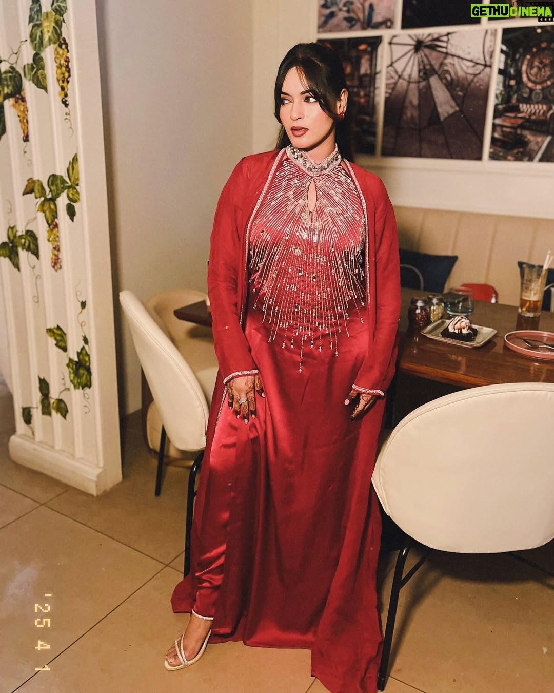 Shifu Memon - 55.2K Likes - Served Iftaar- Now Serving Looks..🍒👠🪞
.
Outfit From- @mahamspret ❤️
.
#shifuains #eidmubarak #2025 
#foryou #eidoutfit #explorepage✨ #explore #bekind #instagrowth