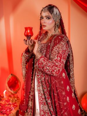 Shifu Memon Instagram - Tose Naina Laage Piya Saware..🫠✨
.

Shotby: @nehal_photography__ 
Makeup: @glambymehvishkhan 
Outfit: @ghazalibridals 
Jewellery: @redone_jewellery 

.

#shifuians #instagram #bridal #makeup #foryou #explorepage✨ #explore