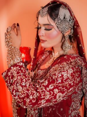 Shifu Memon Instagram - Tose Naina Laage Piya Saware..🫠✨
.

Shotby: @nehal_photography__ 
Makeup: @glambymehvishkhan 
Outfit: @ghazalibridals 
Jewellery: @redone_jewellery 

.

#shifuians #instagram #bridal #makeup #foryou #explorepage✨ #explore