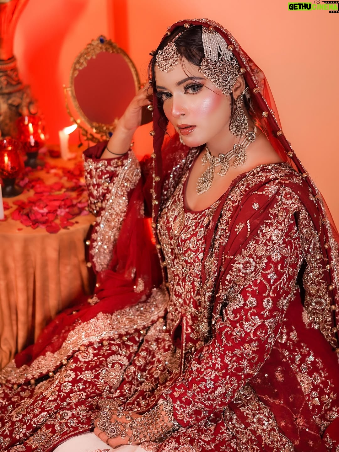 Shifu Memon - 66.6K Likes - Tose Naina Laage Piya Saware..🫠✨
.

Shotby: @nehal_photography__ 
Makeup: @glambymehvishkhan 
Outfit: @ghazalibridals 
Jewellery: @redone_jewellery 

.

#shifuians #instagram #bridal #makeup #foryou #explorepage✨ #explore
