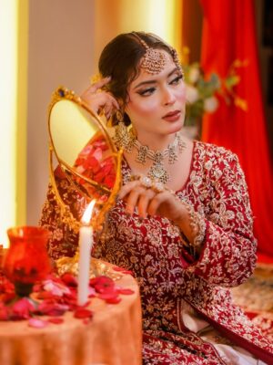 Shifu Memon Instagram - Tose Naina Laage Piya Saware..🫠✨
.

Shotby: @nehal_photography__ 
Makeup: @glambymehvishkhan 
Outfit: @ghazalibridals 
Jewellery: @redone_jewellery 

.

#shifuians #instagram #bridal #makeup #foryou #explorepage✨ #explore