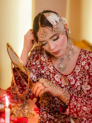 Shifu Memon Instagram - Tose Naina Laage Piya Saware..🫠✨
.

Shotby: @nehal_photography__ 
Makeup: @glambymehvishkhan 
Outfit: @ghazalibridals 
Jewellery: @redone_jewellery 

.

#shifuians #instagram #bridal #makeup #foryou #explorepage✨ #explore