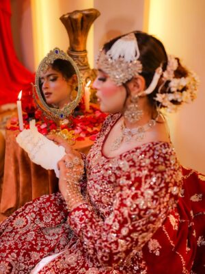 Shifu Memon Instagram - Tose Naina Laage Piya Saware..🫠✨
.

Shotby: @nehal_photography__ 
Makeup: @glambymehvishkhan 
Outfit: @ghazalibridals 
Jewellery: @redone_jewellery 

.

#shifuians #instagram #bridal #makeup #foryou #explorepage✨ #explore