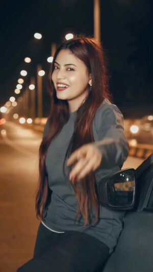 Shikha Wahulkar Instagram - O Dil tod ke😅💔💧…..
#reels #viral #reelsinstagram #shikhawahulkar #explore #explorepage #reelitfeelit