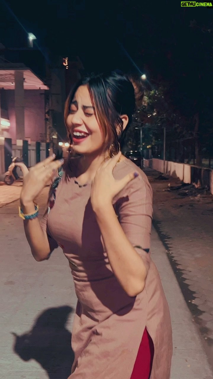 Shikha Wahulkar - 484.2K Likes - Tumse milne ko🥰👉👈…..
#reels #reelsinstagram #viral
