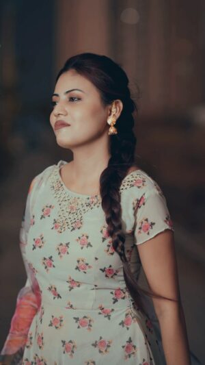 Shikha Wahulkar Instagram - Gum🖤💧….