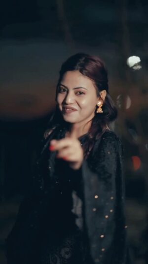 Shikha Wahulkar Instagram - Muzko dafnakar wo🫠🖤💧…….
#reels #viral #reelsinstagram #explorepage