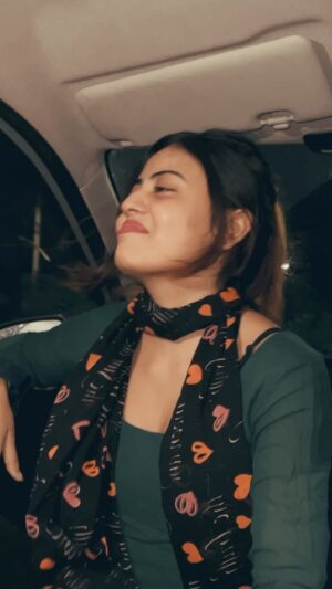 Shikha Wahulkar Instagram - Hum to chale🥲🤚💧……
#reels #reelsinstagram #viral #explore #explorepage #reelitfeelit