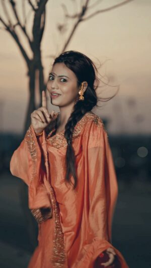 Shikha Wahulkar Instagram - Pyar na kare🙏❤️🔥🔥…..
#reels #reelsinstagram #viral