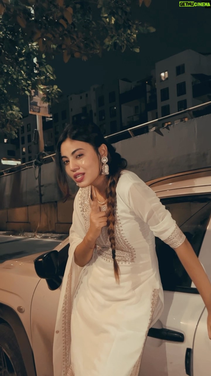 Shikha Wahulkar - 0.9 Million Likes - Mit chuki hai ummide🙏💔…..
#reels #reelsinstagram