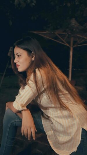 Shikha Wahulkar Instagram - Teri yaad ke Sahare💔💧…..
#reels #reelsinstagram #viral #explore