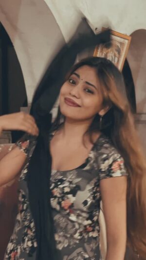 Shikha Wahulkar Instagram - Mai tumhe chahu🥹👐…..
#reels #viral