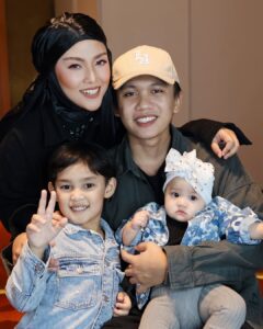 Shila Amzah Most Liked Photos and Posts