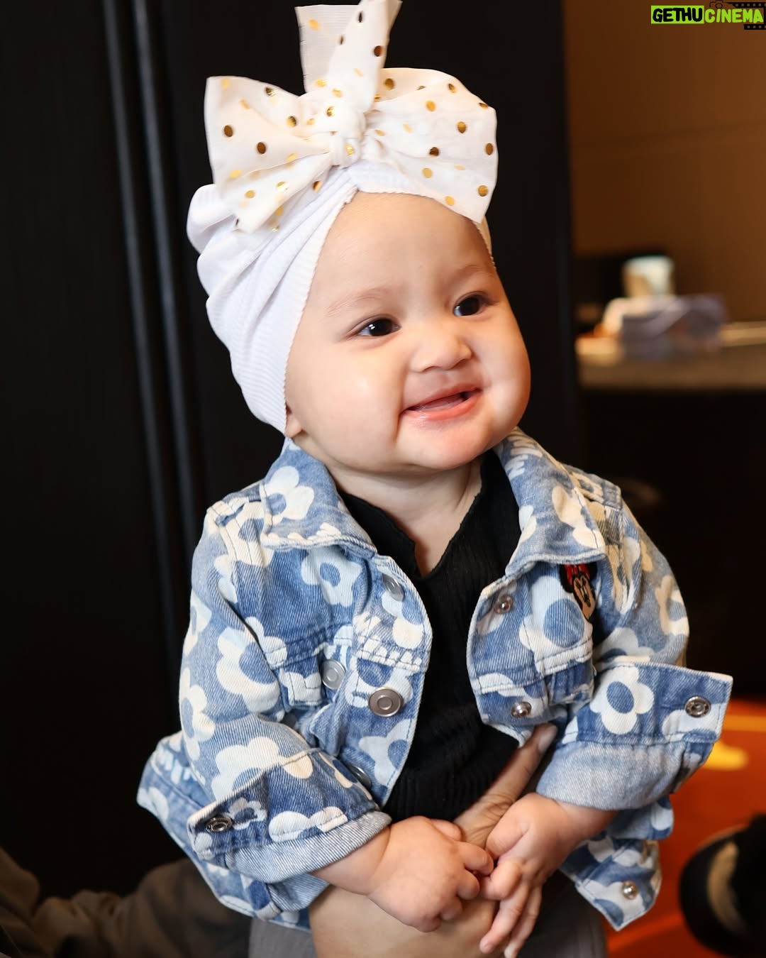 Shila Amzah - 84.8K Likes - Selamat menyambut ulangtahun yang ke 27 suamiku @ubaimz 🤍 semoga apa yang awak hajati tercapai ,disamping perjalanan dan janji kita untuk saling membahagiakan✨

Saya dan anak2 sayangggg awakkkkkkk!
