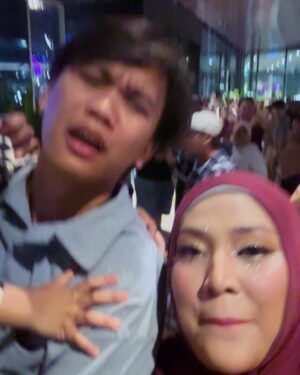 Shila Amzah Instagram - Selamat menyambut ulangtahun yang ke 27 suamiku @ubaimz 🤍 semoga apa yang awak hajati tercapai ,disamping perjalanan dan janji kita untuk saling membahagiakan✨
Saya dan anak2 sayangggg awakkkkkkk!